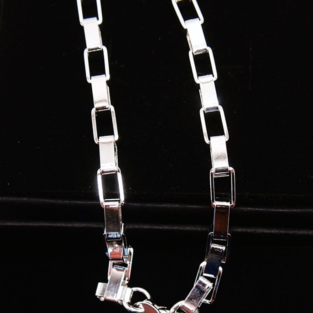 Stunning 8 Inch x 5mm. Box Style Bracelet Stamped as .925 Solid Sterling Silver - Picture 3 of 6